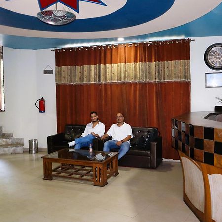 Hotel River Bank Mandi Buitenkant foto