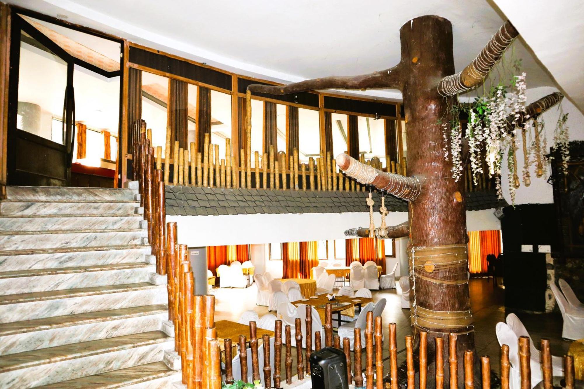 Hotel River Bank Mandi Buitenkant foto
