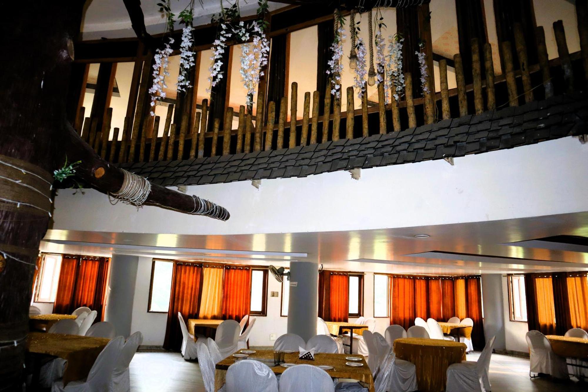 Hotel River Bank Mandi Buitenkant foto